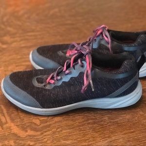 Vionic Fyn athletic shoes